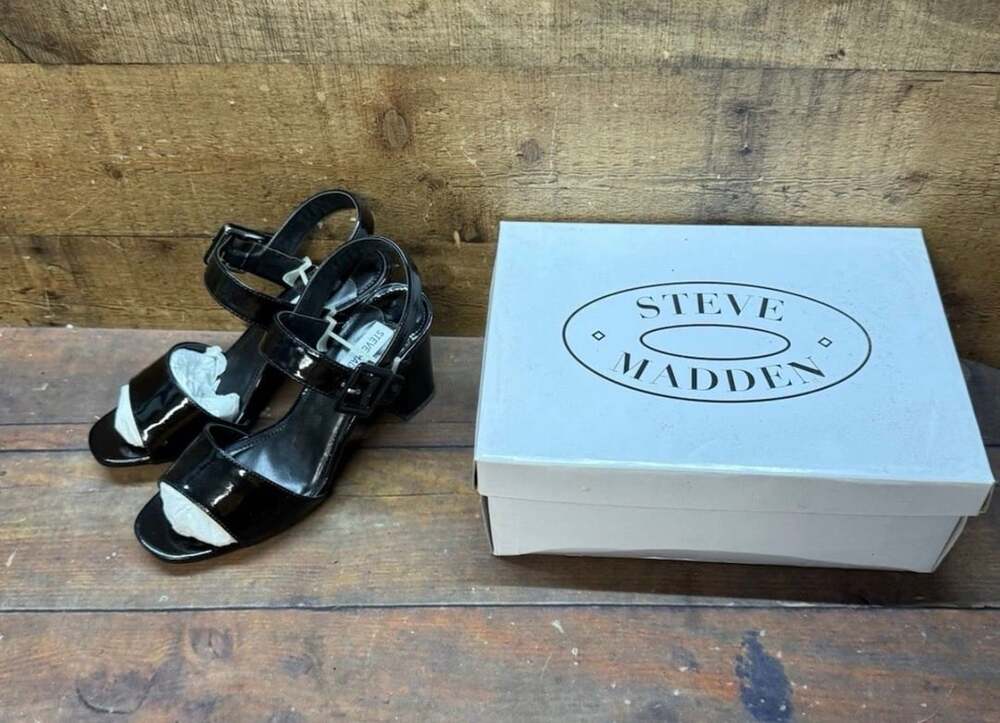 Steve Madden Blakey Size 8.0 Black Patent Sandals Block Heels